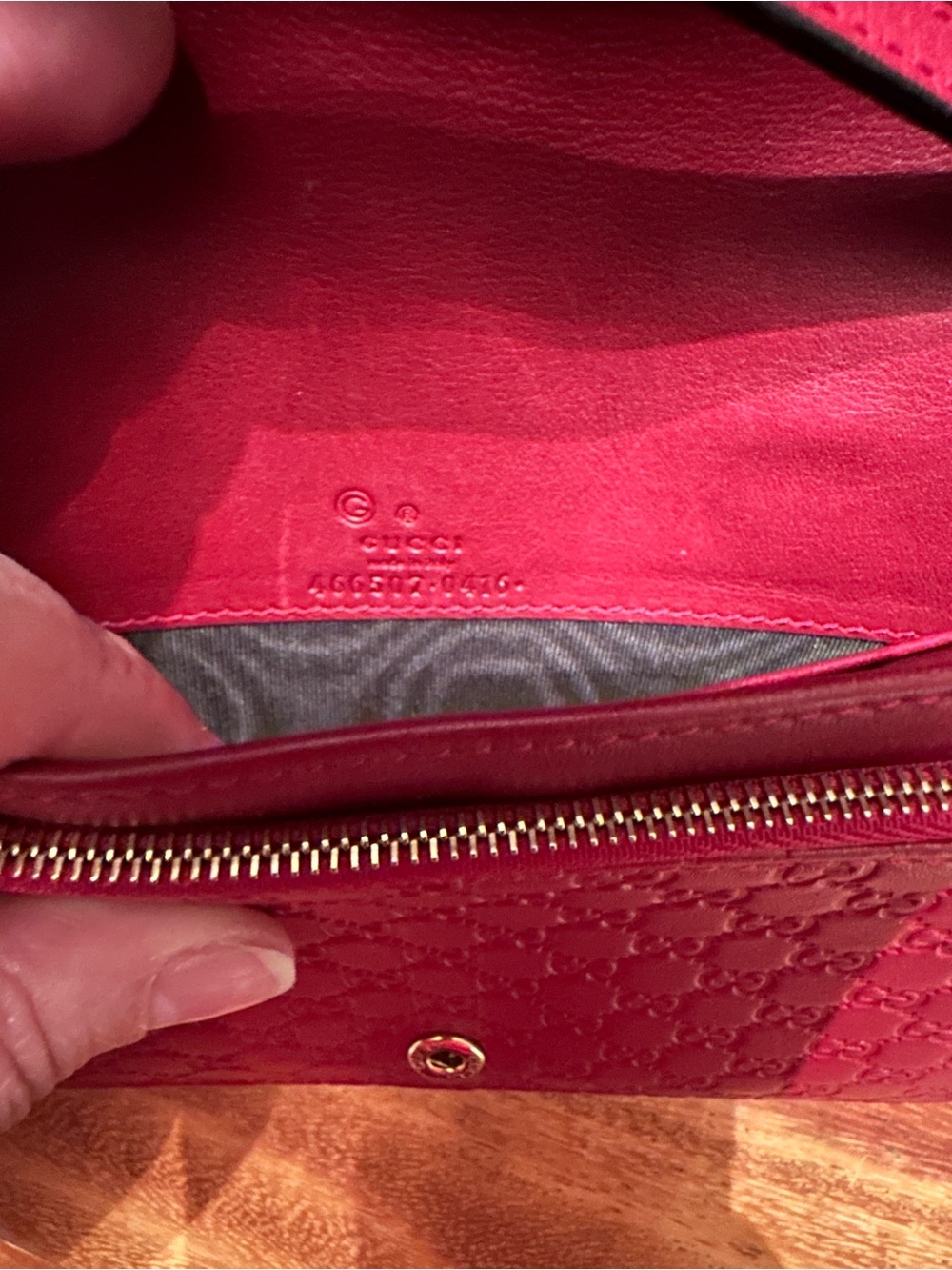 GUCCI Micro Guccissima GG Embossed Logo Crossbody Wallet On Chain Bag Purse - Picture 6 of 6